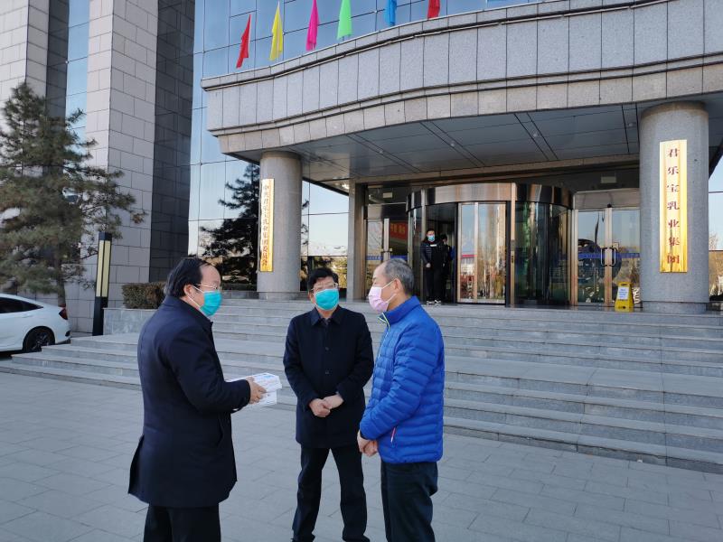 河北省科技厅副厅长、省外国专家局局长郭玉明走访慰问在冀外国专家代表